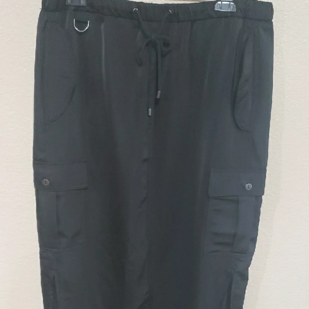 Women Black Cargo Skirt - Picture 2 of 4